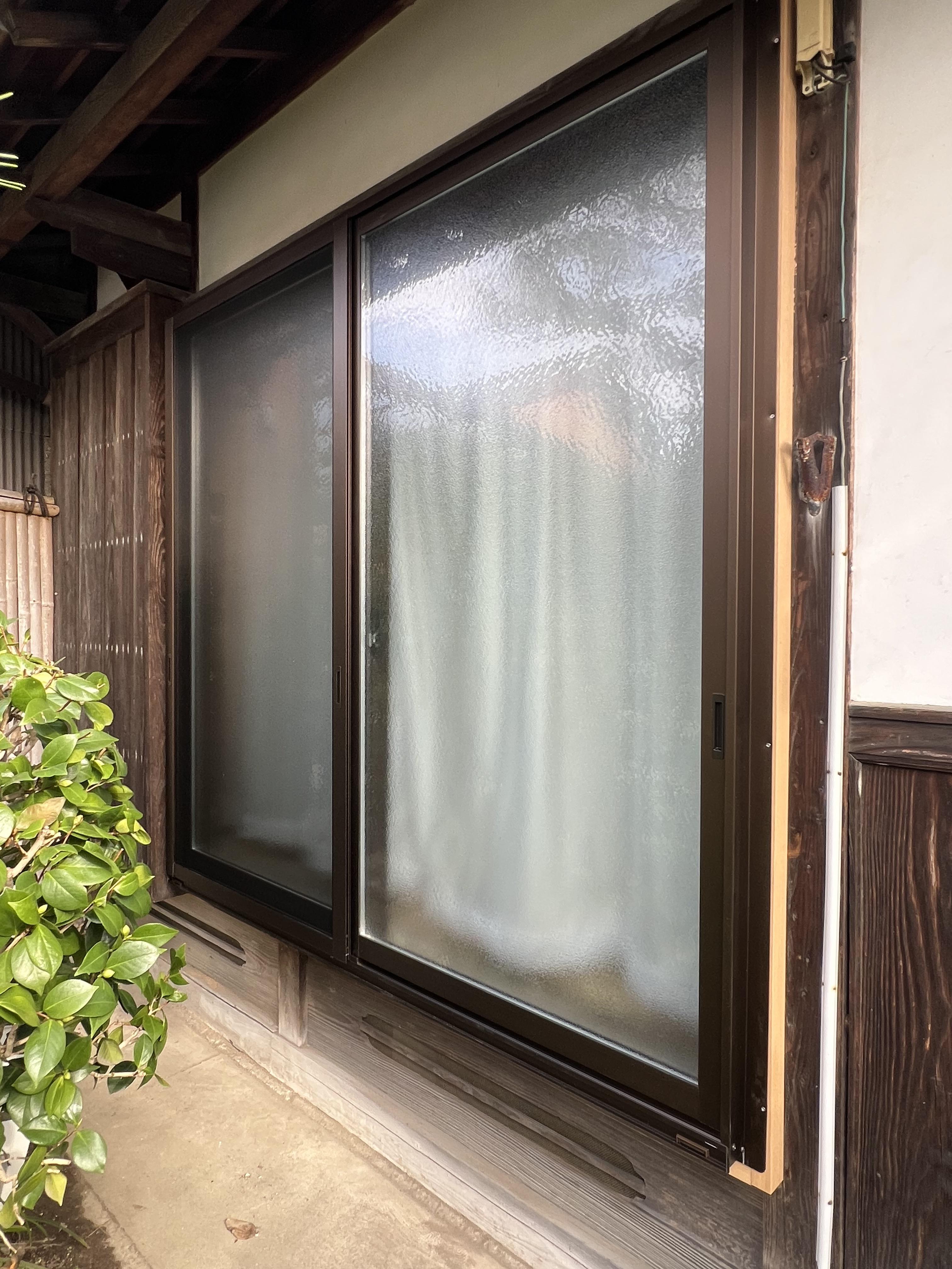 【鳥取中央店】70年前？80年前？の木枠の窓が、半日で断熱窓YKKAPエピソードNEOへ外窓交換・はつり工法（鳥取市N様邸）