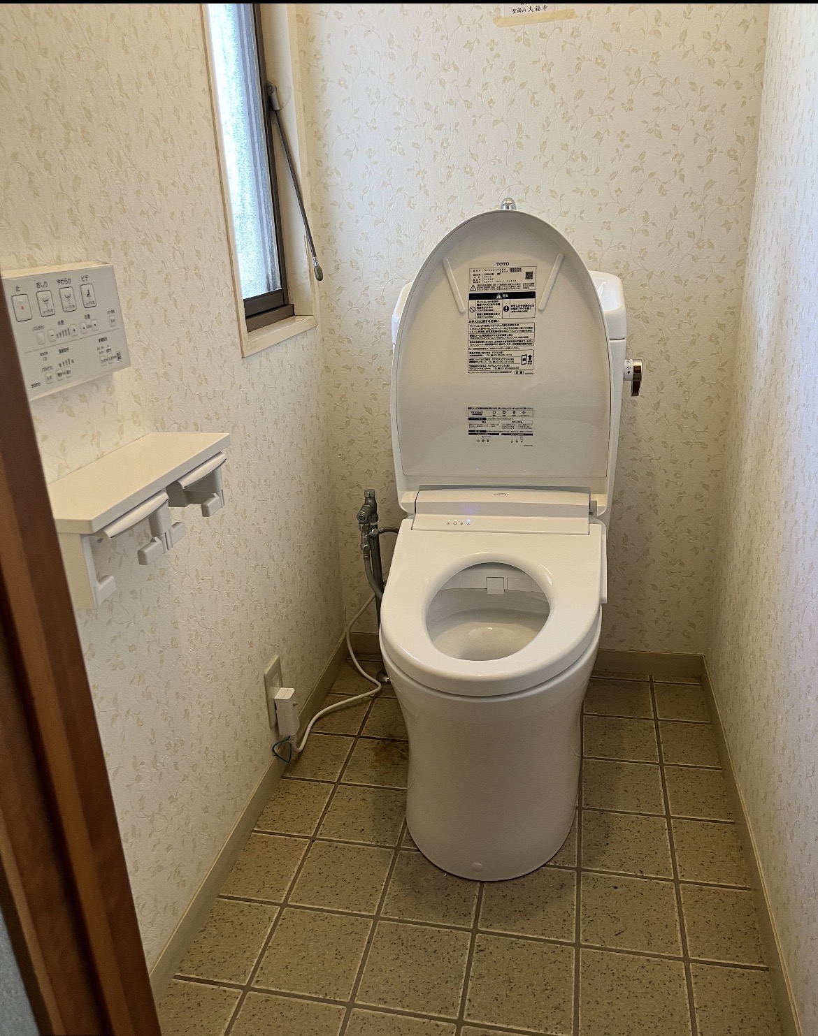 【鳥取中央店】いの一番はトイレ！TOTOシステムトイレピュアレストQR（ウオシュレットは 最新アプリコット）に1日で便器替え！（空き家リフォームPart1）