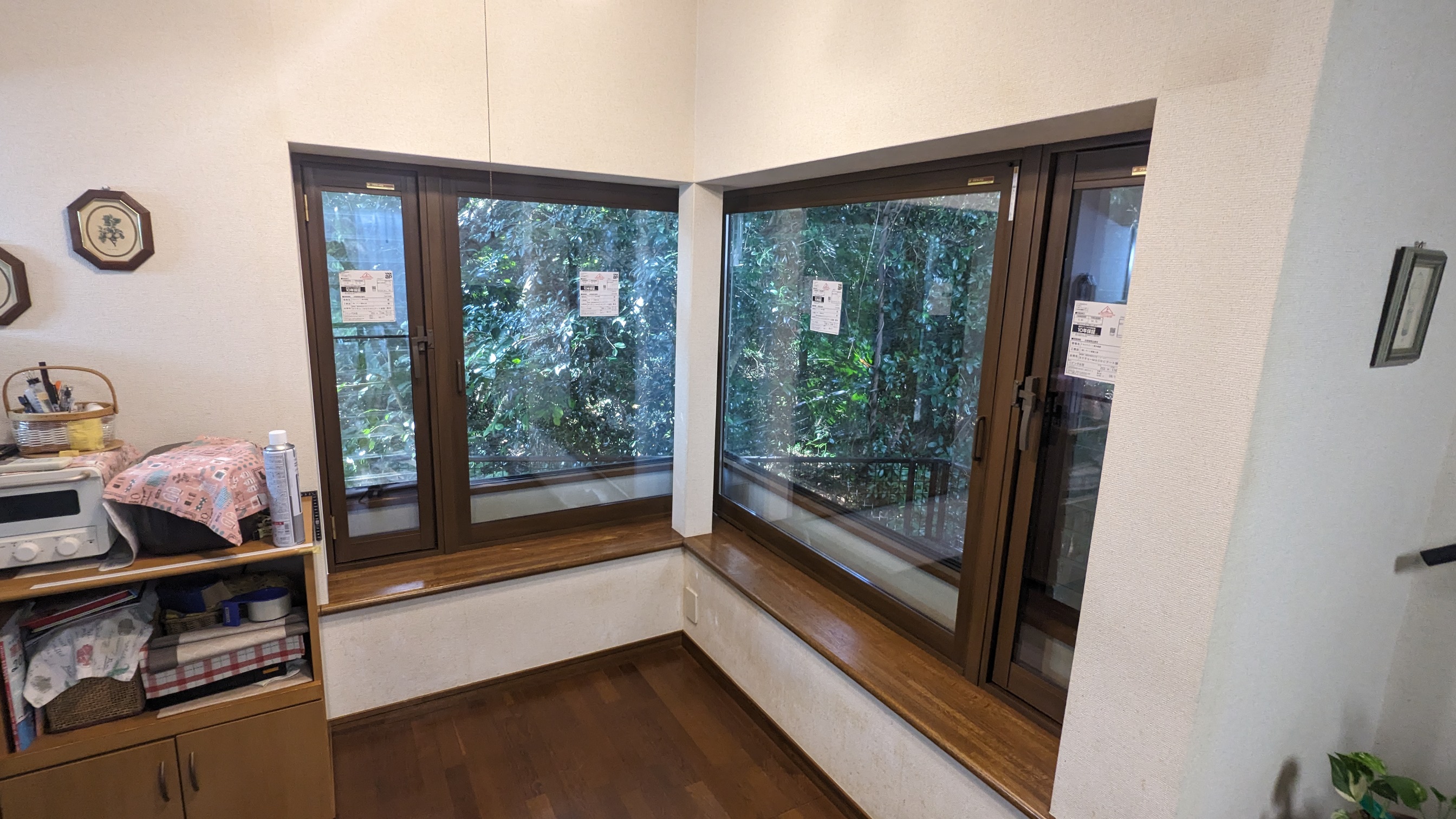 L字型の出窓に内窓取付！ご相談下さい(*^^*)｜MADOショップ株式会社